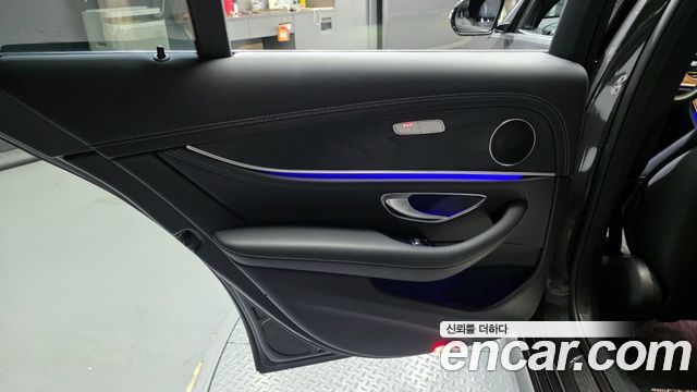 Mercedes-Benz E-Class E220d 4MATIC AMG Line