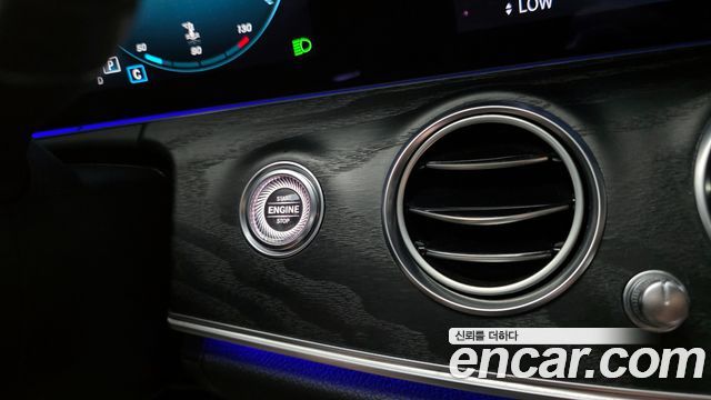 Mercedes-Benz E-Class E220d 4MATIC AMG Line