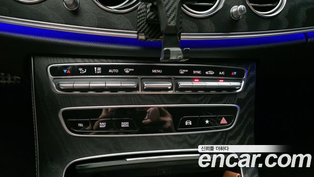 Mercedes-Benz E-Class E220d 4MATIC AMG Line