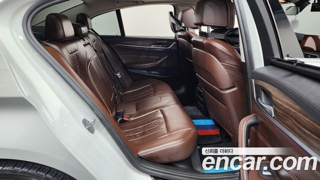 BMW 5-Series 530i xDrive Luxury Plus