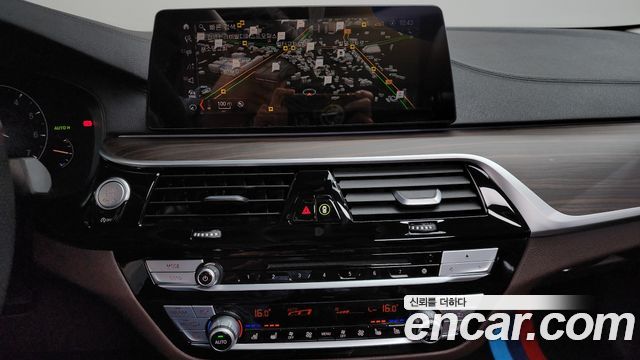 BMW 5-Series 530i xDrive Luxury Plus