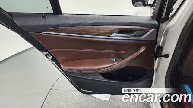 BMW 5-Series 530i xDrive Luxury Plus