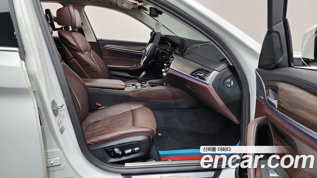 BMW 5-Series 530i xDrive Luxury Plus