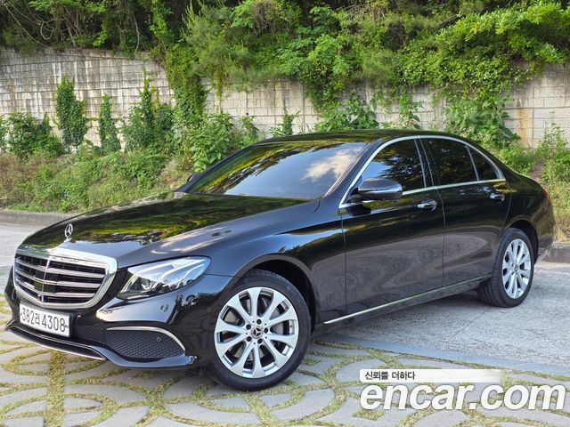 Mercedes-Benz E-Class E300 4MATIC Exclusive