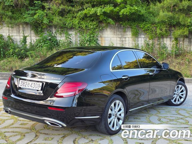 Mercedes-Benz E-Class E300 4MATIC Exclusive