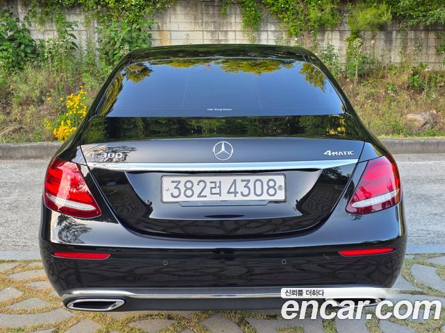Mercedes-Benz E-Class E300 4MATIC Exclusive
