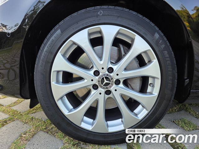 Mercedes-Benz E-Class E300 4MATIC Exclusive