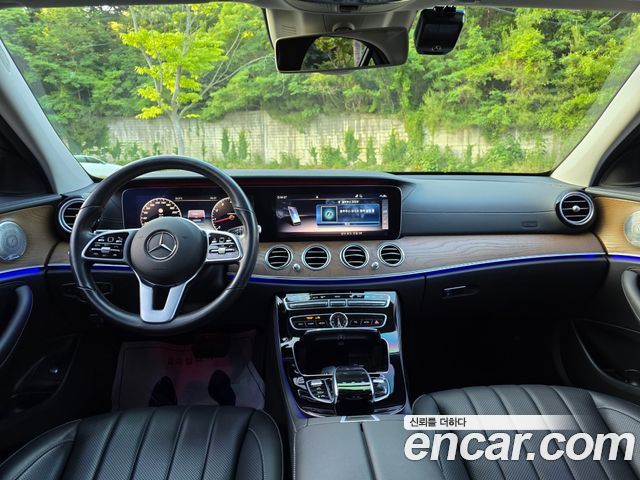 Mercedes-Benz E-Class E300 4MATIC Exclusive