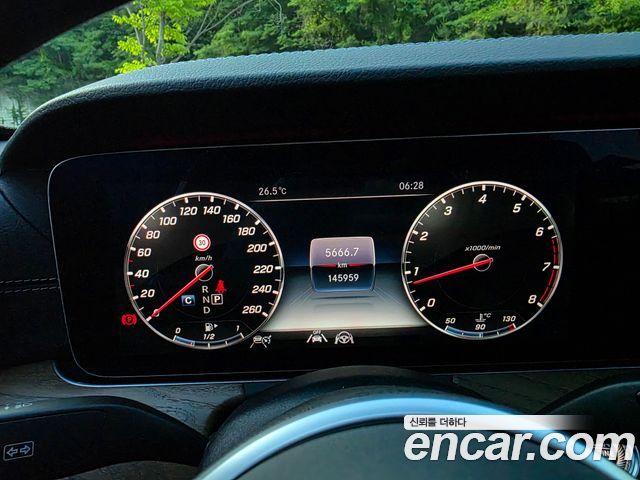 Mercedes-Benz E-Class E300 4MATIC Exclusive