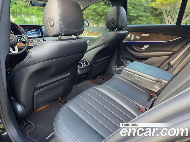 Mercedes-Benz E-Class E300 4MATIC Exclusive