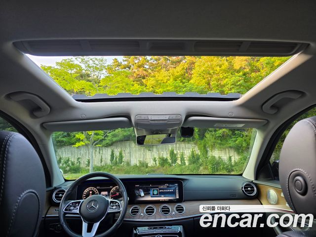 Mercedes-Benz E-Class E300 4MATIC Exclusive