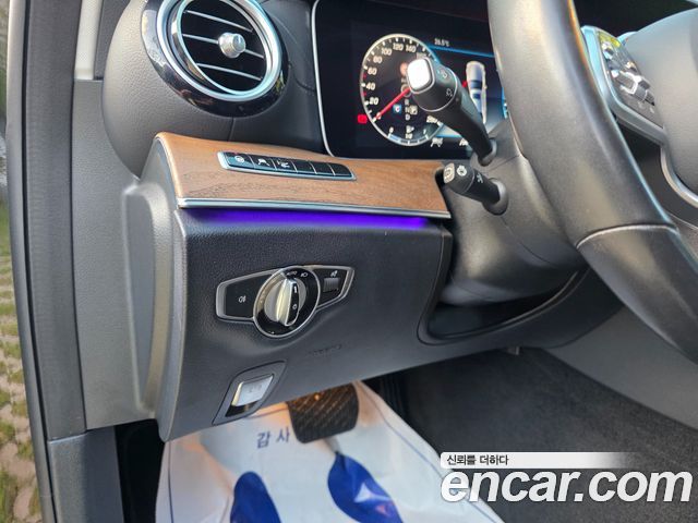 Mercedes-Benz E-Class E300 4MATIC Exclusive