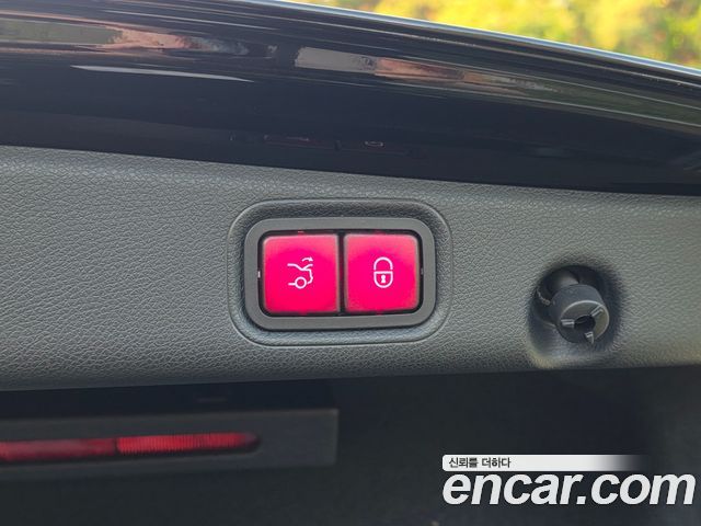 Mercedes-Benz E-Class E300 4MATIC Exclusive