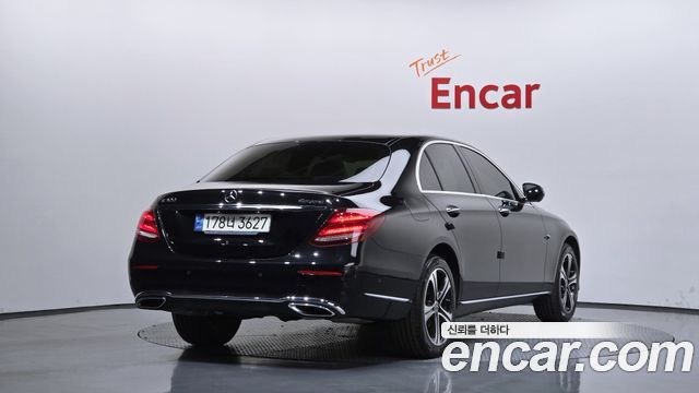 Mercedes-Benz E-Class E300 4MATIC Exclusive