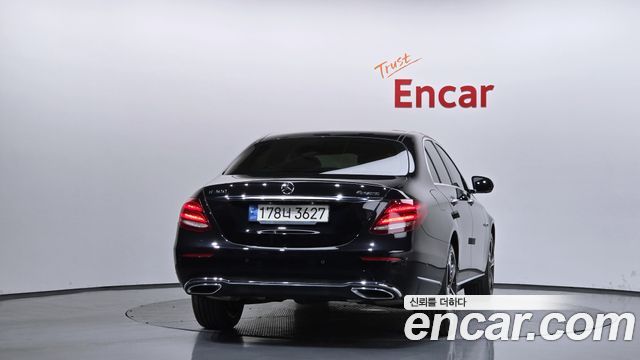 Mercedes-Benz E-Class E300 4MATIC Exclusive