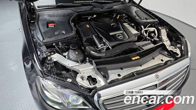 Mercedes-Benz E-Class E300 4MATIC Exclusive