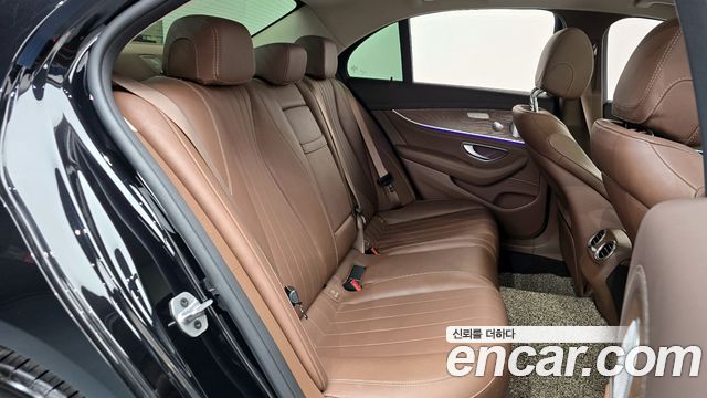 Mercedes-Benz E-Class E300 4MATIC Exclusive