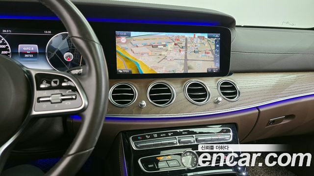 Mercedes-Benz E-Class E300 4MATIC Exclusive