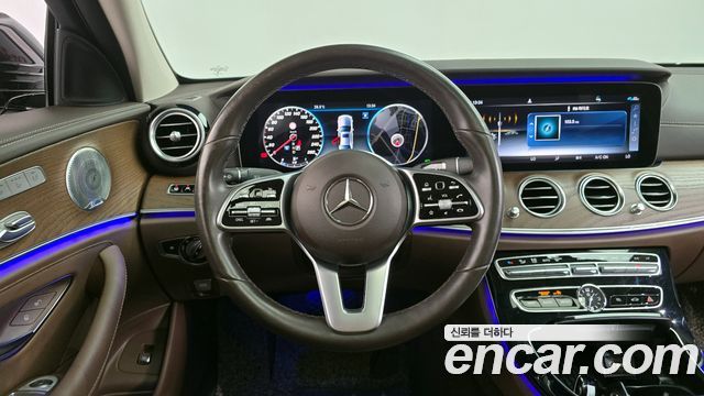 Mercedes-Benz E-Class E300 4MATIC Exclusive