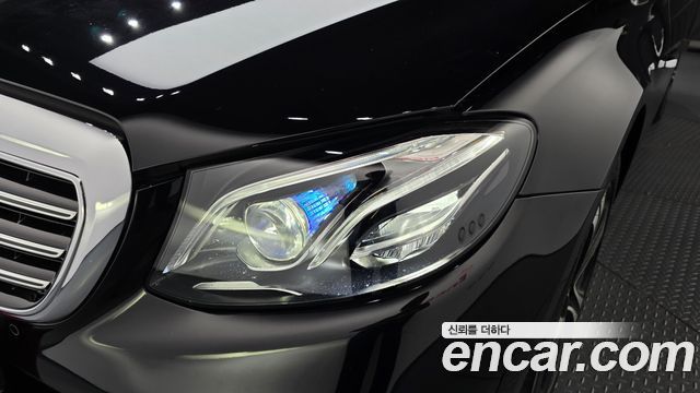Mercedes-Benz E-Class E300 4MATIC Exclusive