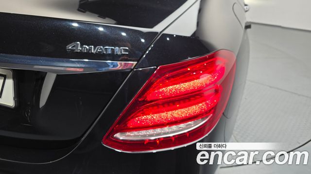 Mercedes-Benz E-Class E300 4MATIC Exclusive