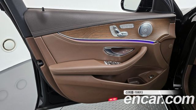 Mercedes-Benz E-Class E300 4MATIC Exclusive