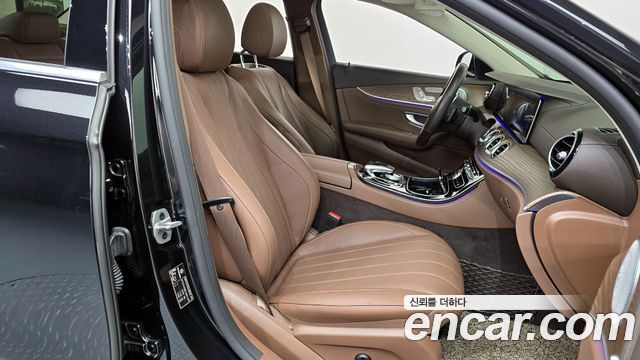Mercedes-Benz E-Class E300 4MATIC Exclusive
