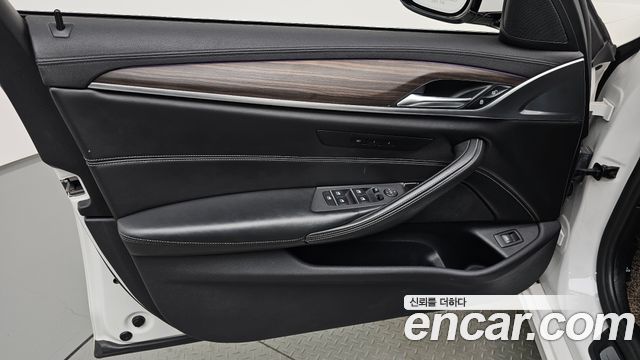 BMW 5-Series 520d Luxury Plus