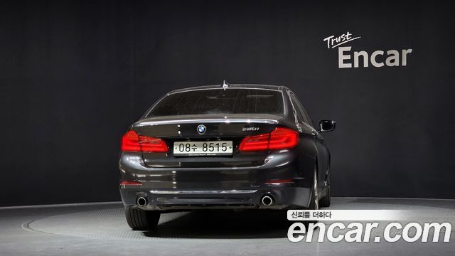 BMW 5-Series 520i Luxury