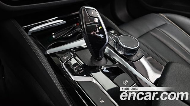 BMW 5-Series 520i Luxury