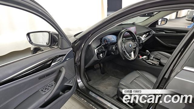 BMW 5-Series 520i Luxury