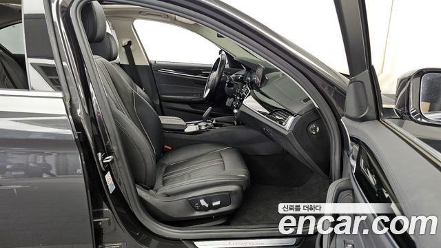 BMW 5-Series 520i Luxury