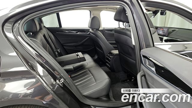 BMW 5-Series 520i Luxury