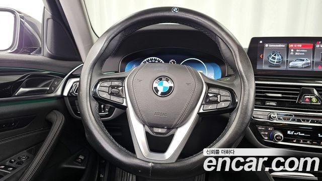 BMW 5-Series 520i Luxury