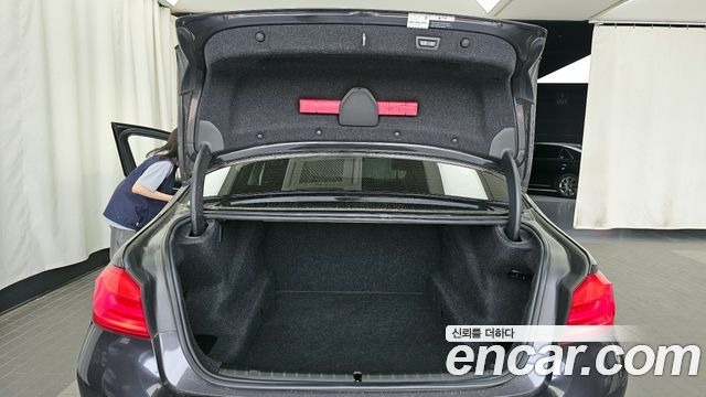 BMW 5-Series 520i Luxury