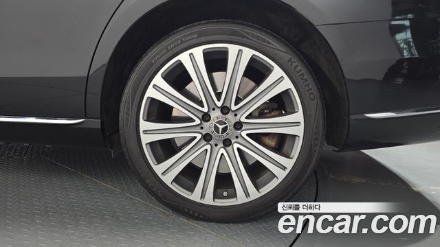 Mercedes-Benz E-Class E400 4MATIC Exclusive