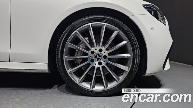 Mercedes-Benz E-Class E350 4MATIC AMG Line