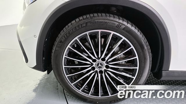 Mercedes-Benz GLC-Class GLC300 4MATIC AMG Line