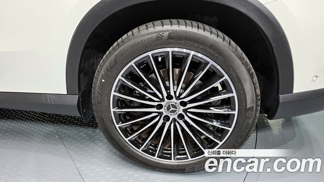 Mercedes-Benz GLC-Class GLC300 4MATIC AMG Line