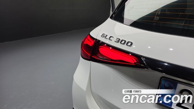 Mercedes-Benz GLC-Class GLC300 4MATIC AMG Line