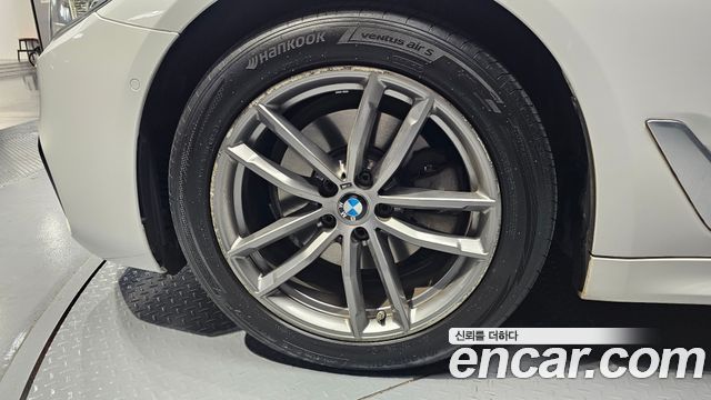 BMW 5-Series 520d xDrive M Sport Package