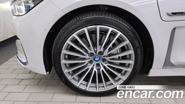 BMW 7-Series 745e iPerformance Design Pure Excellence