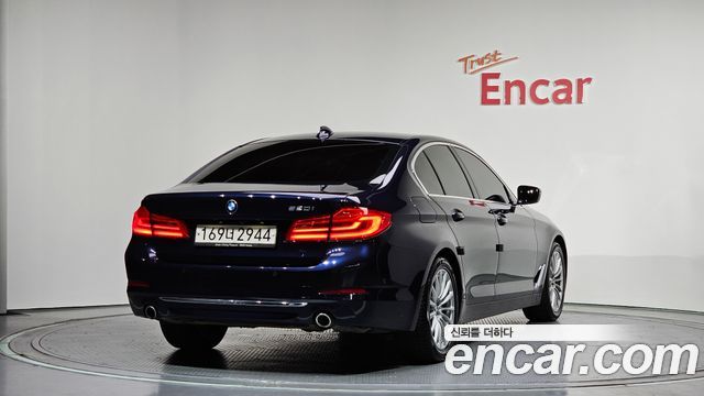 BMW 5-Series 520i Luxury