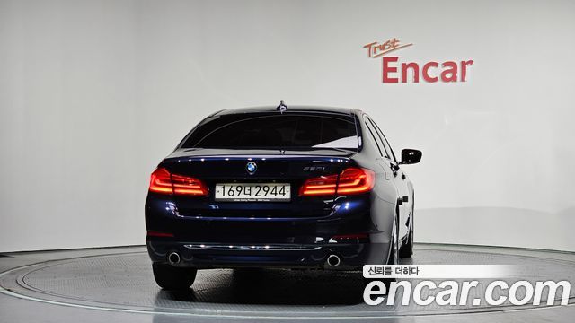 BMW 5-Series 520i Luxury