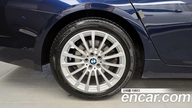 BMW 5-Series 520i Luxury