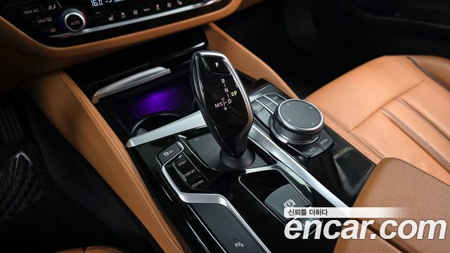 BMW 5-Series 520i Luxury