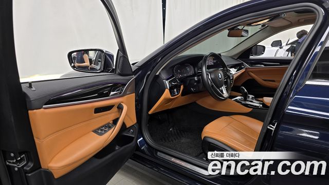 BMW 5-Series 520i Luxury