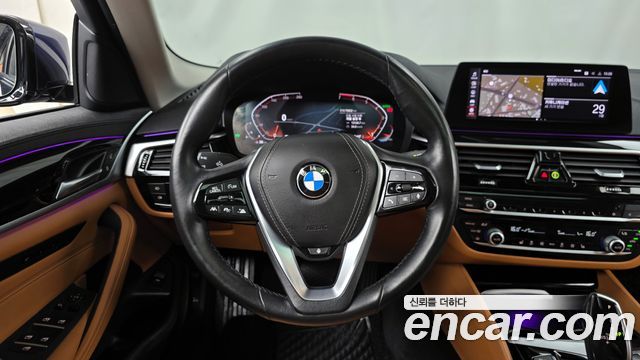 BMW 5-Series 520i Luxury