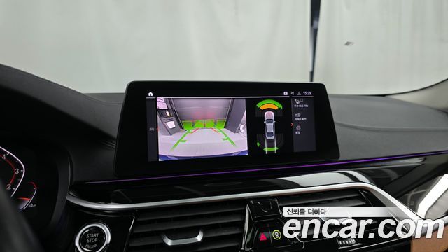 BMW 5-Series 520i Luxury