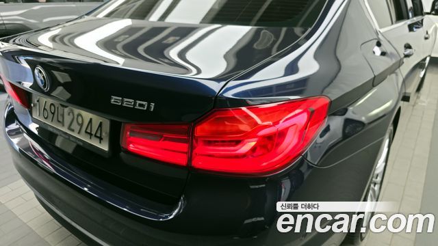 BMW 5-Series 520i Luxury